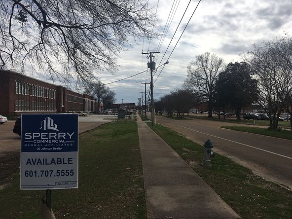 OPPORTUNITY ZONE PROPERTY - 10,975+/- SF Office Building near County Courthouse: 3390 N Liberty St, Canton, MS 39046